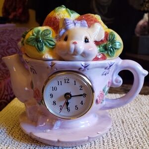 Charming Bunny Teapot Clock